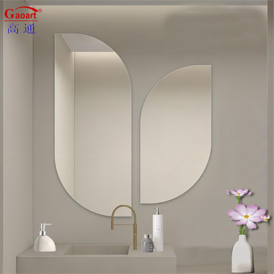Adicione um toque de elegância moderna à decoração da sua casa com este espelho de parede inquebrável