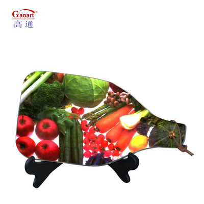Tabela de corte de vidro funcional de acessórios de cozinha com design de alça e frutas