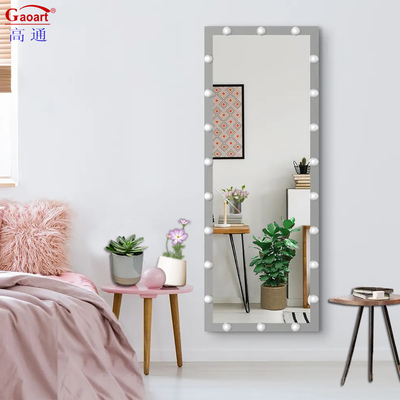 Descubra a iluminação perfeita para sua maquiagem com o Hollywood Mirror