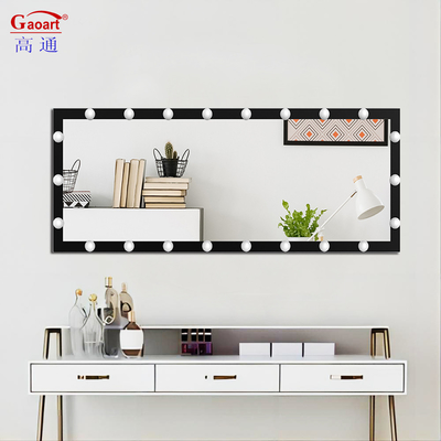 Descubra a iluminação perfeita para sua maquiagem com o Hollywood Mirror