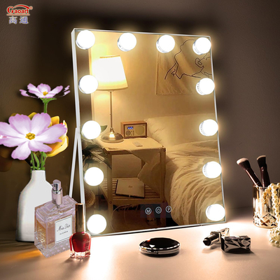 Experimente a Iluminação de Maquiagem Ultimate com o Hollywood Mirror