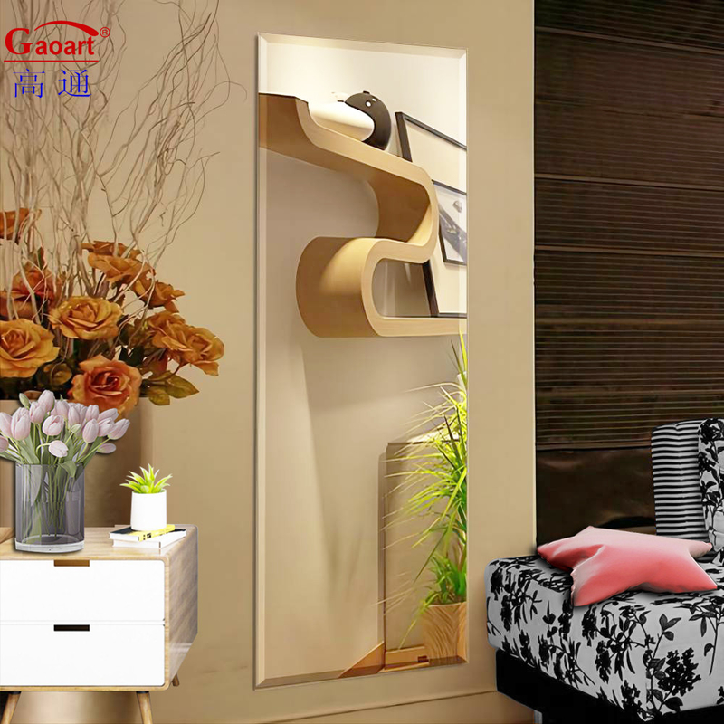 Espelho adesivo ondulado de comprimento completo e meio redondo na parede do quarto para design de decoração moderna