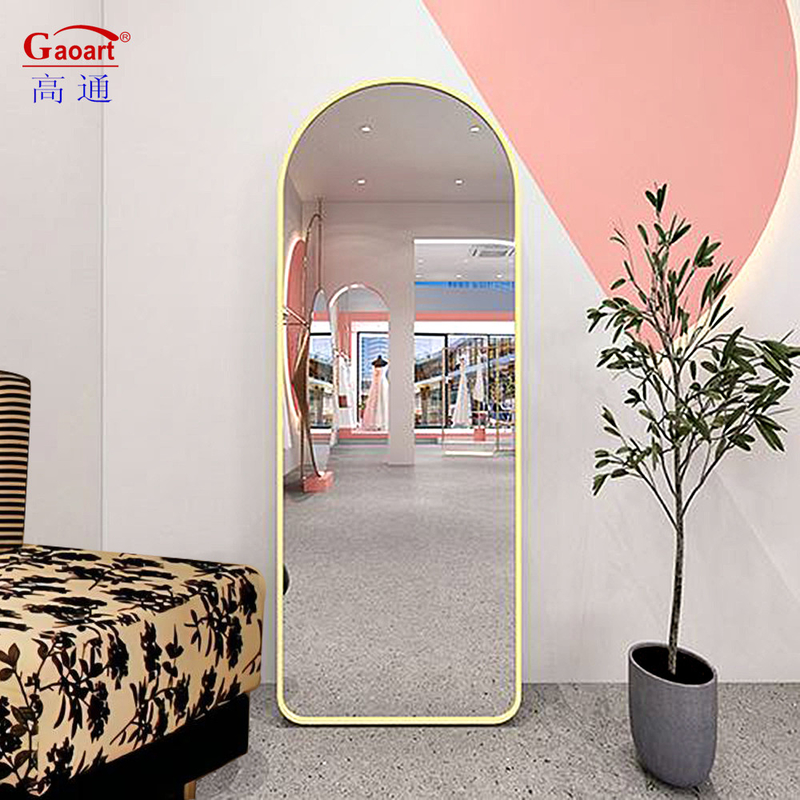 Adicione elegância à sua sala de estar com o espelho de banho moderno e elegante