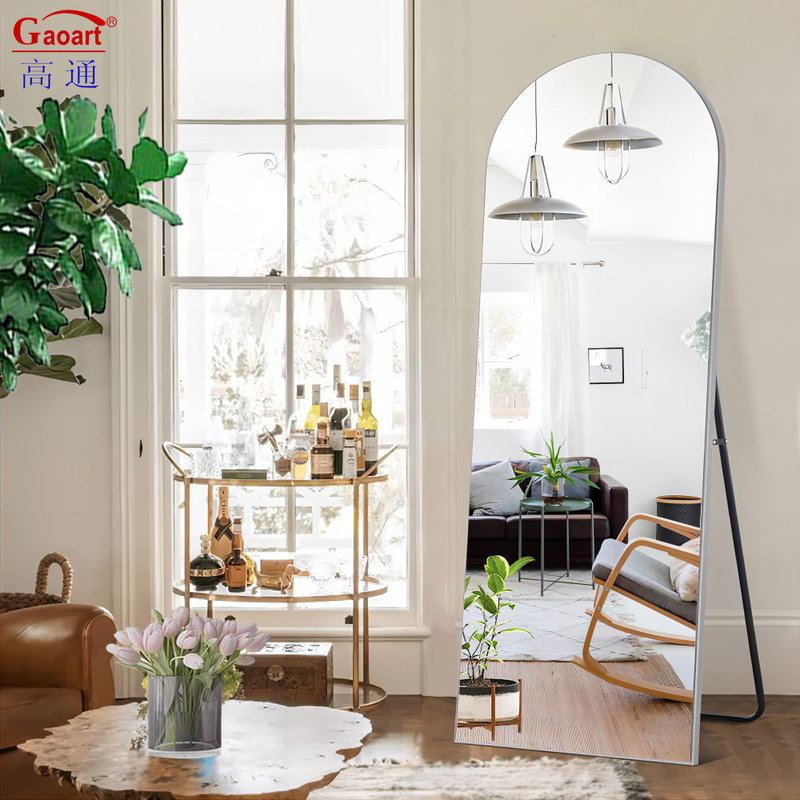 Sala de estar essencial espelho de chão de arco preto de comprimento integral com moldura de alumínio dourado