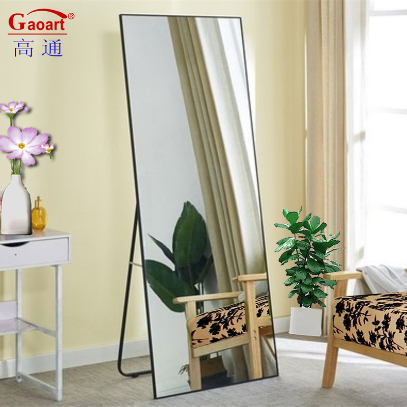 Adicione estilo ao seu quarto com um espelho de vestimenta acessível e elegante